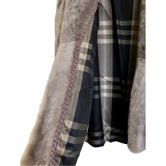 WOMENS, VINTAGE FUR, SHORT COAT IN GREY/TAUPE COLOR. BLACK PLAID LINING. - Picture 6 of 7